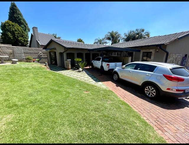 4 BEDROOM HOUSE FOR SALE IN SILVERFIELDS PARK